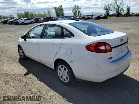 2011 Ford Fiesta SE z VIN 3FADP4BJ2BM239601, wystawiony jako Copart lot #70484235 z przebiegiem 145 671 mil mil oraz Szkoda całkowita • Salvage title. Historia ofert i sprzedaży dostępna na DreamBid. Obrazek 2.