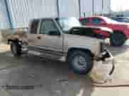 1997 Chevrolet Silverado 2500 z VIN 1GCGC29RXVE244557, wystawiony jako Copart lot #45852655 z przebiegiem 235 254 mil mil oraz Nie do naprawy • Non repairable. Historia ofert i sprzedaży dostępna na DreamBid. Obrazek 4.