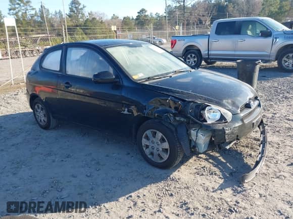 2010 Hyundai Accent GS z VIN KMHCM3AC0AU185331, wystawiony jako IAAI lot #41701583 z przebiegiem 139 671 mil mil oraz . Historia ofert i sprzedaży dostępna na DreamBid. Obrazek 1.