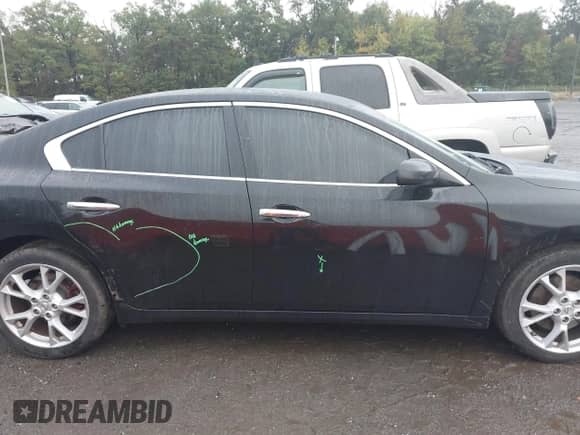 2014 Nissan Maxima S z VIN 1N4AA5AP9EC905908, wystawiony jako IAAI lot #43253021 z przebiegiem 118 012 mil mil oraz . Historia ofert i sprzedaży dostępna na DreamBid. Obrazek 13.