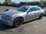 2013 Chrysler 300 S z VIN 2C3CCABG6DH659274, wystawiony jako Copart lot #67103085 z przebiegiem 164 758 mil mil oraz Szkoda całkowita • Salvage title. Historia ofert i sprzedaży dostępna na DreamBid. Obrazek 1.