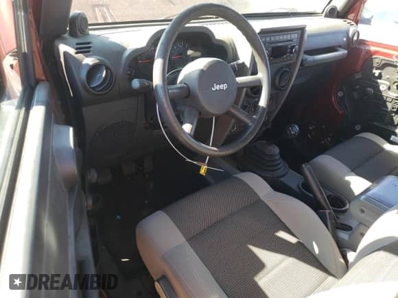 2007 Jeep Wrangler X с VIN 1J4FA24197L123725, выставлен на аукционе Copart как лот 70392965 с пробегом 65 691 миль миль и Списание • Salvage title. История ставок и продаж доступна на DreamBid. Изображение 8.