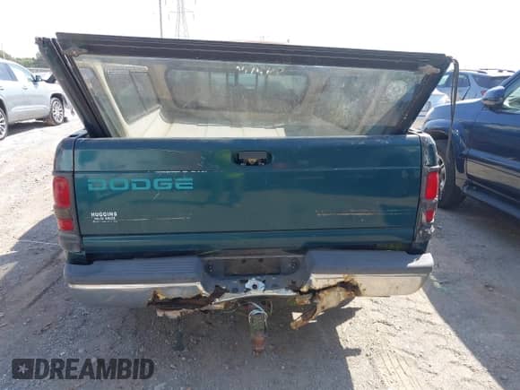 1994 Dodge 1500 z VIN 1B7HC16Y2RS544613, wystawiony jako IAAI lot #43242615 z przebiegiem 194 818 mil mil oraz . Historia ofert i sprzedaży dostępna na DreamBid. Obrazek 14.