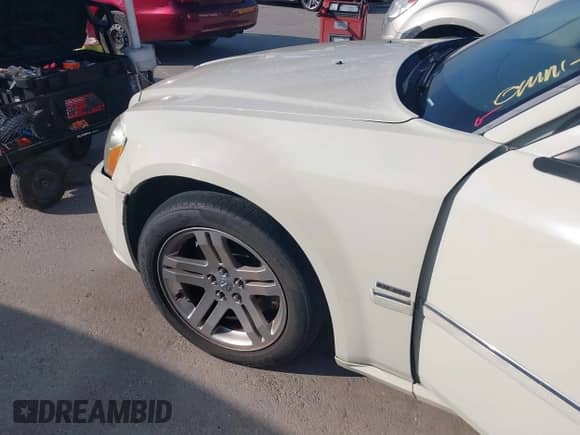 2005 Dodge Magnum RT with VIN 2D4GV58205H541963, listed as a IAAI auction lot 43318789 with Not provided miles and . Bid and sale history available at DreamBid. Image 6.