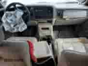 2001 Chevrolet Suburban LT с VIN 3GNEC16T11G147081, выставлен на аукционе Copart как лот 45738435 с пробегом Не указан миль и Списание • Salvage title. История ставок и продаж доступна на DreamBid. Изображение 8.