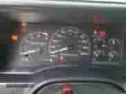 1995 GMC Sierra 1500 z VIN 2GTEC19K0S1537997, wystawiony jako Copart lot #85018174 z przebiegiem 240 831 mil mil oraz Czysty tytuł • Clean title. Historia ofert i sprzedaży dostępna na DreamBid. Obrazek 9.