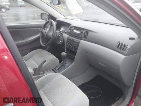 2008 Toyota Corolla CE z VIN 2T1BR32E28C884906, wystawiony jako IAAI lot #43593833 z przebiegiem 141 423 mil mil oraz . Historia ofert i sprzedaży dostępna na DreamBid. Obrazek 5.