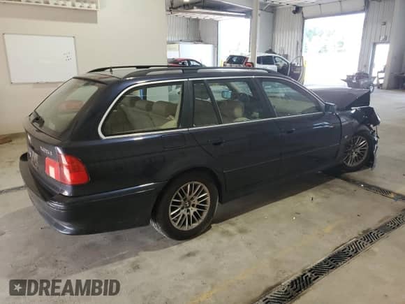 2001 BMW 5 Series 525i с VIN WBADS43421GD84986, выставлен на аукционе Copart как лот 64464735 с пробегом Не указан миль и Списание • Salvage title. История ставок и продаж доступна на DreamBid. Изображение 3.