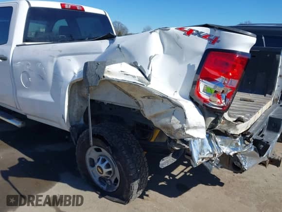 2015 Chevrolet Silverado 2500HD Work Truck с VIN 1GC1KUEGXFF655185, выставлен на аукционе IAAI как лот 41642788 с пробегом 170 305 миль миль и . История ставок и продаж доступна на DreamBid. Изображение 17.