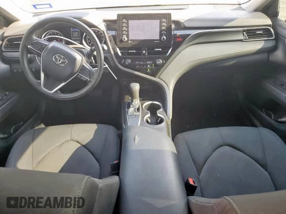 2023 Toyota Camry LE z VIN 4T1C11AK5PU763811, wystawiony jako Copart lot #81133375 z przebiegiem 46 782 mil mil oraz Szkoda całkowita • Salvage title. Historia ofert i sprzedaży dostępna na DreamBid. Obrazek 8.