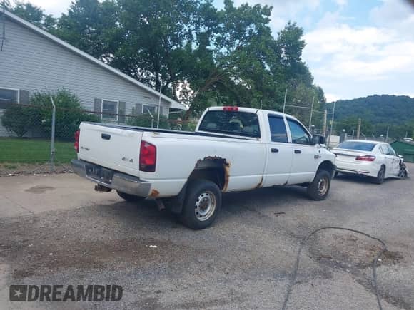 2007 Dodge 2500 SLT z VIN 1D7KS28D97J506507, wystawiony jako IAAI lot #42668019 z przebiegiem 190 604 mil mil oraz . Historia ofert i sprzedaży dostępna na DreamBid. Obrazek 4.