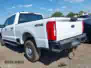 2024 Ford F-250 XL z VIN 1FT7W2BA2REE43068, wystawiony jako IAAI lot #43055236 z przebiegiem 52 868 mil mil oraz . Historia ofert i sprzedaży dostępna na DreamBid. Obrazek 3.
