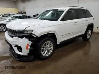 2024 Jeep Grand Cherokee Laredo z VIN 1C4RJHAG9RC262917, wystawiony jako Copart lot #63980645 z przebiegiem 1 993 mil mil oraz Nie do naprawy • Non repairable. Historia ofert i sprzedaży dostępna na DreamBid. Obrazek 1.