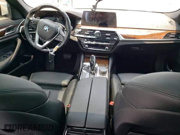 2020 BMW 5 Series 530i xDrive z VIN WBAJR7C05LCD78610, wystawiony jako Copart lot #59850185 z przebiegiem Nie podano mil oraz Szkoda całkowita • Salvage title. Historia ofert i sprzedaży dostępna na DreamBid. Obrazek 8.