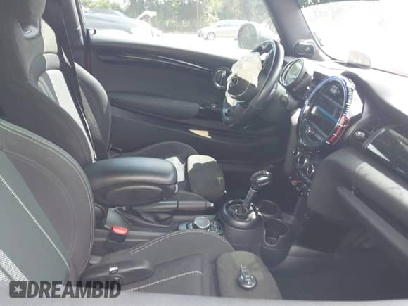 2019 MINI Hardtop John Cooper Works z VIN WMWXM9C59K2H38952, wystawiony jako IAAI lot #42996764 z przebiegiem 102 649 mil mil oraz . Historia ofert i sprzedaży dostępna na DreamBid. Obrazek 5.