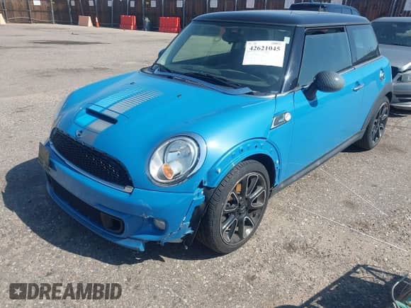 2012 MINI Hardtop S with VIN WMWSV3C55CTY29181, listed as a IAAI auction lot 42621045 with 68,706 mi miles and . Bid and sale history available at DreamBid. Image 6.