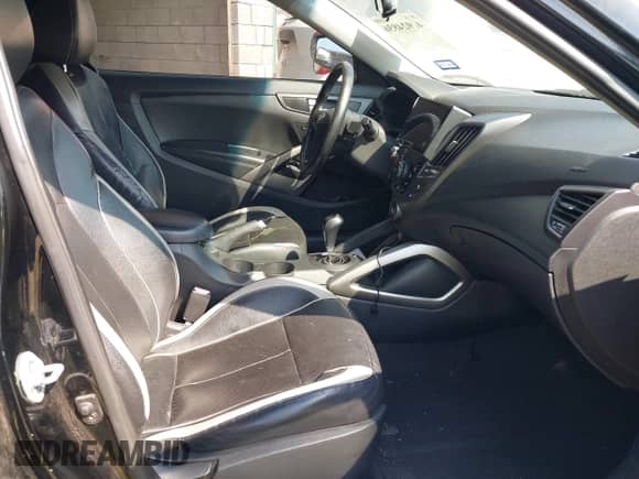 2013 Hyundai Veloster Turbo с VIN KMHTC6AE7DU124293, выставлен на аукционе IAAI как лот 41924836 с пробегом 141 685 миль миль и . История ставок и продаж доступна на DreamBid. Изображение 5.