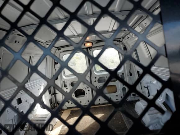 2000 Ford Econoline Cargo z VIN 1FTNE24L1YHB02766, wystawiony jako Copart lot #83772725 z przebiegiem 119 156 mil mil oraz Czysty tytuł • Clean title. Historia ofert i sprzedaży dostępna na DreamBid. Obrazek 10.