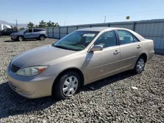 2004 Toyota Camry LE с VIN 4T1BE32K74U814747, выставлен на аукционе Copart как лот 63083855 с пробегом 209 047 миль миль и Чистый • Clean title. История ставок и продаж доступна на DreamBid. Изображение 1.