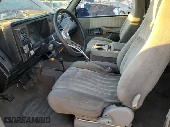 1994 GMC Sierra 1500 с VIN 2GTEK19K8R1568444, выставлен на аукционе Copart как лот 69205695 с пробегом 213 619 миль миль и Чистый • Clean title. История ставок и продаж доступна на DreamBid. Изображение 7.
