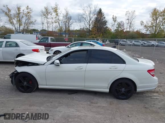 2010 Mercedes-Benz C 300 Sport z VIN WDDGF8BB6AR089165, wystawiony jako IAAI lot #43462906 z przebiegiem 128 332 mil mil oraz . Historia ofert i sprzedaży dostępna na DreamBid. Obrazek 15.