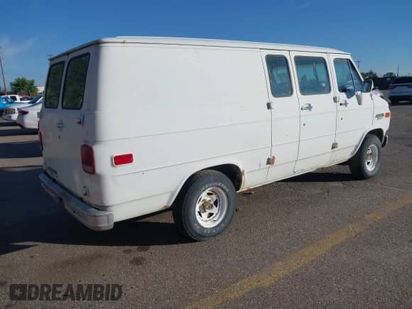 1989 Chevrolet Chevy Van z VIN 2GCEG25K8K4162343, wystawiony jako IAAI lot #42634738 z przebiegiem 96 830 mil mil oraz . Historia ofert i sprzedaży dostępna na DreamBid. Obrazek 4.