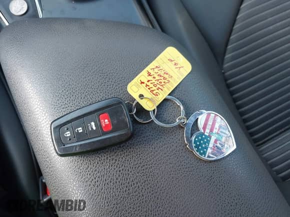 2019 Toyota Camry SE z VIN 4T1B11HK7KU827762, wystawiony jako IAAI lot #43355040 z przebiegiem 111 335 mil mil oraz . Historia ofert i sprzedaży dostępna na DreamBid. Obrazek 11.