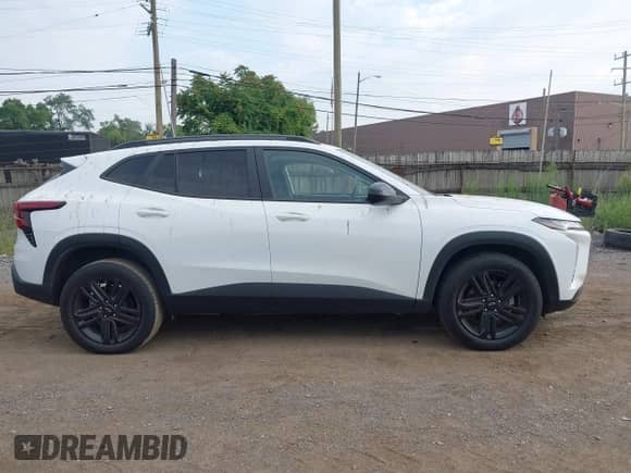 2024 Chevrolet Trax ACTIV z VIN KL77LKE23RC091995, wystawiony jako IAAI lot #42918199 z przebiegiem 24 328 mil mil oraz . Historia ofert i sprzedaży dostępna na DreamBid. Obrazek 13.