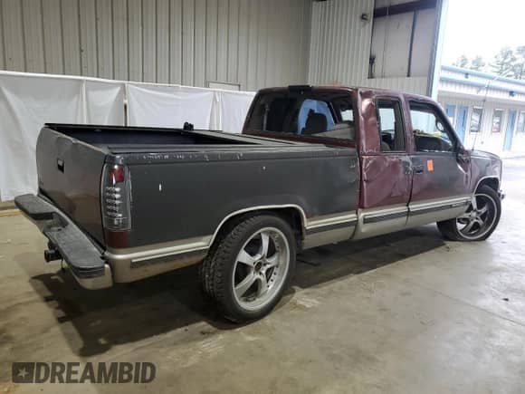 1998 GMC Sierra 1500 z VIN 1GTEC19W2WE548846, wystawiony jako Copart lot #44372455 z przebiegiem 290 769 mil mil oraz Szkoda całkowita • Salvage title. Historia ofert i sprzedaży dostępna na DreamBid. Obrazek 3.