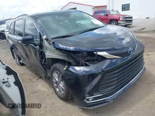 2024 Toyota Sienna XLE with VIN 5TDYRKEC1RS220734, listed as a IAAI auction lot 42736564 with 10,109 mi miles and . Bid and sale history available at DreamBid. Image 1.