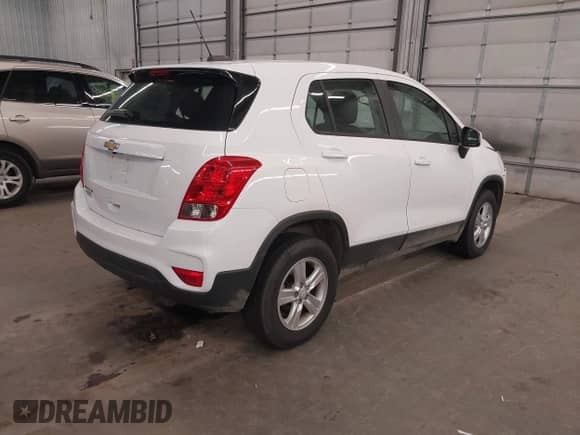 2018 Chevrolet Trax LS z VIN 3GNCJNSB6JL395156, wystawiony jako IAAI lot #43136292 z przebiegiem 196 475 mil mil oraz . Historia ofert i sprzedaży dostępna na DreamBid. Obrazek 4.
