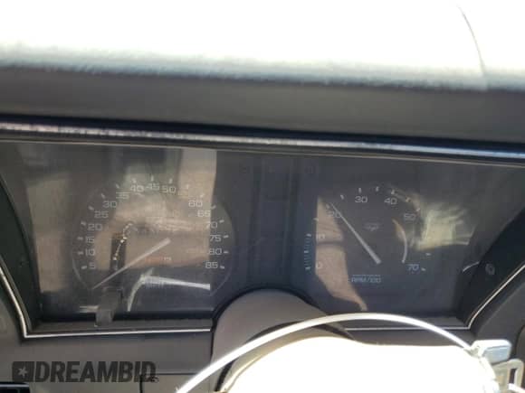 1982 Chevrolet Corvette z VIN 1G1AY8781C5121238, wystawiony jako Copart lot #47667705 z przebiegiem 34 307 mil mil oraz Czysty tytuł • Clean title. Historia ofert i sprzedaży dostępna na DreamBid. Obrazek 9.