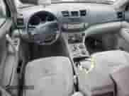 2008 Toyota Highlander z VIN JTEES41A982039678, wystawiony jako Copart lot #90571435 z przebiegiem Nie podano mil oraz Czysty tytuł • Clean title. Historia ofert i sprzedaży dostępna na DreamBid. Obrazek 8.