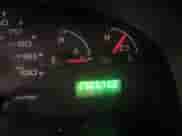 2004 Ford Econoline Cargo z VIN 1FTSE34L44HA97405, wystawiony jako IAAI lot #43077329 z przebiegiem 250 696 mil mil oraz . Historia ofert i sprzedaży dostępna na DreamBid. Obrazek 15.