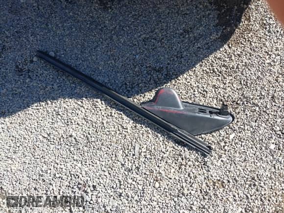 2002 Ford Mustang Standard z VIN 1FAFP40422F141786, wystawiony jako IAAI lot #43421875 z przebiegiem 234 526 mil mil oraz . Historia ofert i sprzedaży dostępna na DreamBid. Obrazek 12.