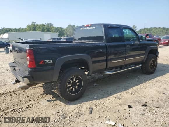 2006 Chevrolet Silverado 1500 LT1 z VIN 1GCEK19B76Z175683, wystawiony jako Copart lot #69053564 z przebiegiem 175 716 mil mil oraz Szkoda całkowita • Salvage title. Historia ofert i sprzedaży dostępna na DreamBid. Obrazek 3.