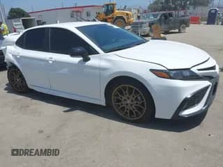2023 Toyota Camry SE z VIN 4T1G11AK2PU146903, wystawiony jako IAAI lot #42265407 z przebiegiem 27 211 mil mil oraz . Historia ofert i sprzedaży dostępna na DreamBid. Obrazek 1.