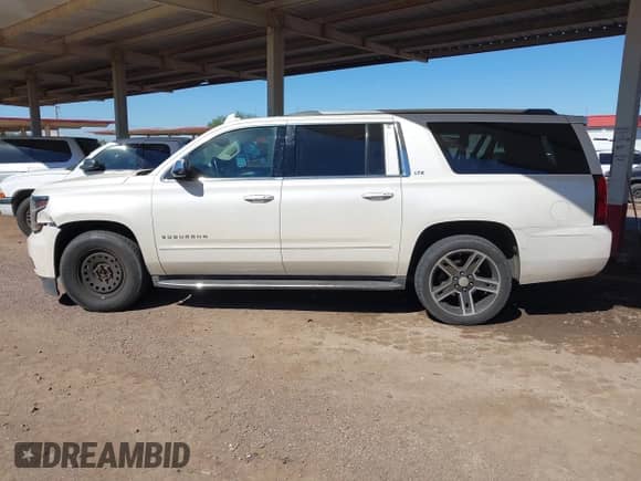 2015 Chevrolet Suburban LTZ z VIN 1GNSKKKCXFR729558, wystawiony jako IAAI lot #43487566 z przebiegiem 109 722 mil mil oraz . Historia ofert i sprzedaży dostępna na DreamBid. Obrazek 14.