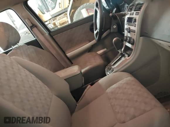 2009 Chevrolet Equinox LS z VIN 2CNDL23F396212136, wystawiony jako IAAI lot #43514451 z przebiegiem 181 336 mil mil oraz . Historia ofert i sprzedaży dostępna na DreamBid. Obrazek 5.