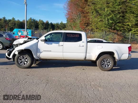 2016 Toyota Tacoma SR5 с VIN 5TFDZ5BN5GX012143, выставлен на аукционе IAAI как лот 43352583 с пробегом 86 812 миль миль и . История ставок и продаж доступна на DreamBid. Изображение 14.