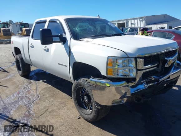 2010 Chevrolet Silverado 2500HD LTZ z VIN 1GC4KYB64AF100614, wystawiony jako IAAI lot #43478666 z przebiegiem 200 984 mil mil oraz . Historia ofert i sprzedaży dostępna na DreamBid. Obrazek 1.
