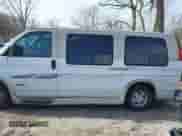 1999 Chevrolet Express z VIN 1GBFG15RXX1047502, wystawiony jako IAAI lot #41379918 z przebiegiem 101 936 mil mil oraz . Historia ofert i sprzedaży dostępna na DreamBid. Obrazek 14.