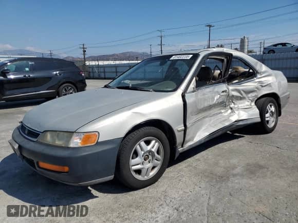 1996 Honda Accord EX with VIN 1HGCD7268TA017611, listed as a Copart auction lot 81402235 with 306,366 mi miles and Salvage title. Bid and sale history available at DreamBid. Image 1.