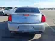 2015 Chrysler 300 S с VIN 2C3CCABGXFH853521, выставлен на аукционе IAAI как лот 42683181 с пробегом 138 085 миль миль и . История ставок и продаж доступна на DreamBid. Изображение 16.