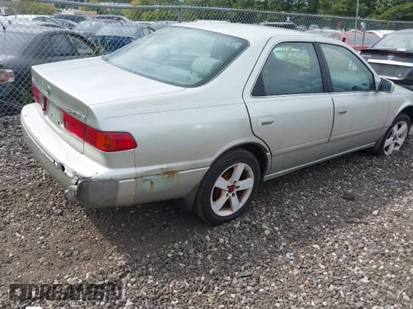 2000 Toyota Camry LE z VIN JT2BG22K2Y0467133, wystawiony jako IAAI lot #43108107 z przebiegiem Nie podano mil oraz . Historia ofert i sprzedaży dostępna na DreamBid. Obrazek 4.
