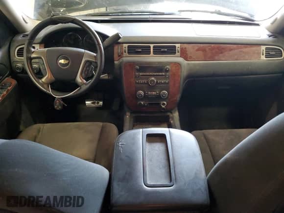 2011 Chevrolet Tahoe LS с VIN 1GNSKAE06BR399696, выставлен на аукционе Copart как лот 62587695 с пробегом Не указан миль и На запчасти • Non repairable. История ставок и продаж доступна на DreamBid. Изображение 8.