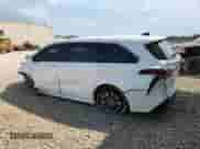 2021 Toyota Sienna LE z VIN 5TDKRKEC4MS045720, wystawiony jako Copart lot #81157265 z przebiegiem Nie podano mil oraz Szkoda całkowita • Salvage title. Historia ofert i sprzedaży dostępna na DreamBid. Obrazek 2.