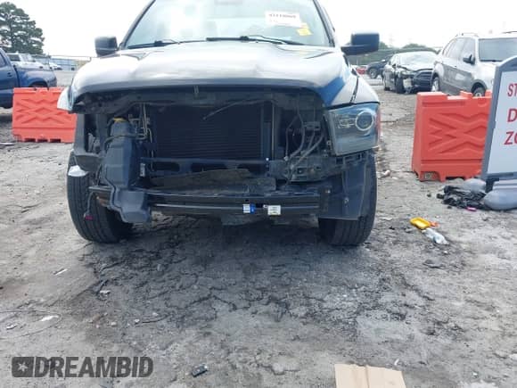 2014 Ram 1500 Express z VIN 1C6RR6FT8ES113103, wystawiony jako IAAI lot #43118869 z przebiegiem 170 043 mil mil oraz . Historia ofert i sprzedaży dostępna na DreamBid. Obrazek 6.