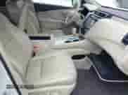 2016 Nissan Murano Platinum z VIN 5N1AZ2MG5GN126361, wystawiony jako IAAI lot #41973077 z przebiegiem 124 624 mil mil oraz . Historia ofert i sprzedaży dostępna na DreamBid. Obrazek 5.