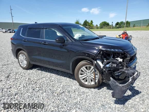 2024 Mitsubishi Outlander ES with VIN JA4J3UA80RZ089854, listed as a Copart auction lot 57575955 with 10,886 mi miles and Salvage title. Bid and sale history available at DreamBid. Image 4.